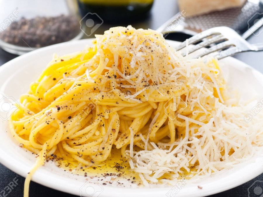 PASTA AJO Y PARMESANO